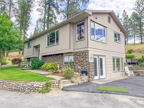 1338 W Old Kettle Rd, Kettle Falls, WA 99141