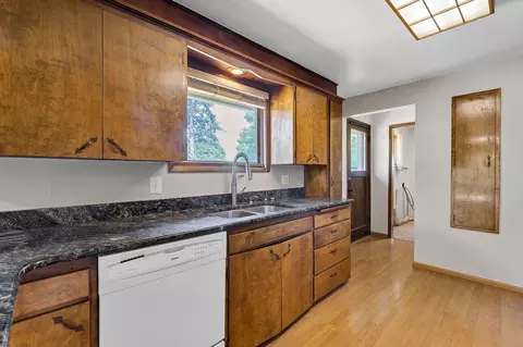 Kitchen - 11807 E 16th Ave, Spokane Valley, WA 99206 photo 2 of 5