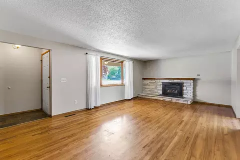 Living - 11807 E 16th Ave, Spokane Valley, WA 99206 photo 2 of 3