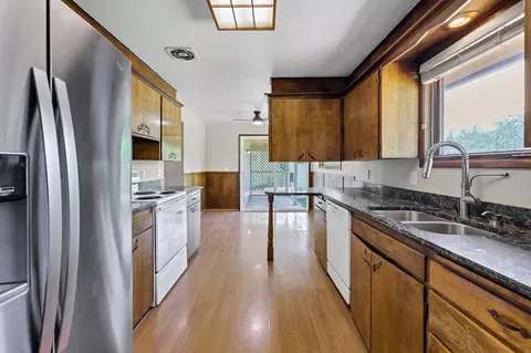 Kitchen - 11807 E 16th Ave, Spokane Valley, WA 99206 photo 3 of 5
