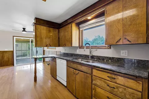 Kitchen - 11807 E 16th Ave, Spokane Valley, WA 99206 photo 4 of 5