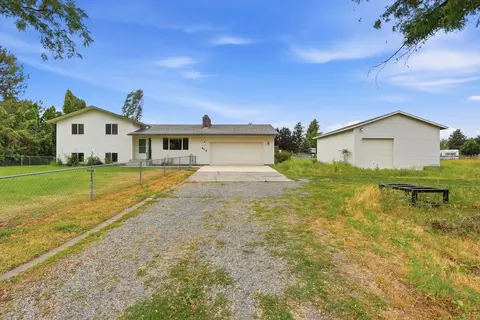 414 S Henry Rd, Greenacres, WA 99016