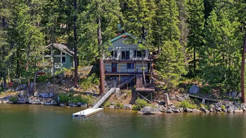 421 Eastshore Rd, Newport, WA 99156