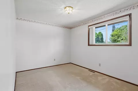Bedroom - 2306 E 37th Ave, Spokane, WA 99223 photo 5 of 7
