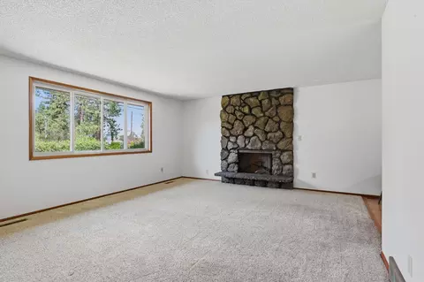 Living - 2306 E 37th Ave, Spokane, WA 99223 photo 2 of 5