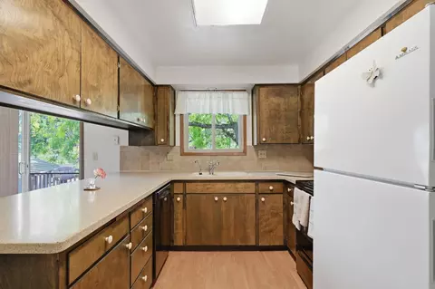 Kitchen - 2306 E 37th Ave, Spokane, WA 99223 photo 2 of 2