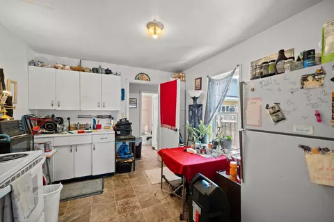 Kitchen - 2924 E Broad Ave, Spokane, WA 99217 photo 5 of 6