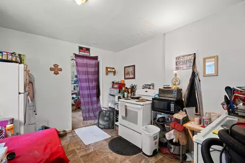 Kitchen - 2924 E Broad Ave, Spokane, WA 99217 photo 6 of 6