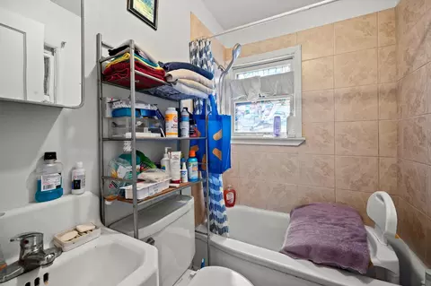 Bath - 2924 E Broad Ave, Spokane, WA 99217 photo 2 of 2