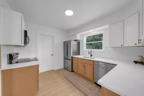 Kitchen - 2433 E Central Ave, Spokane, WA 99208 photo 6 of 8