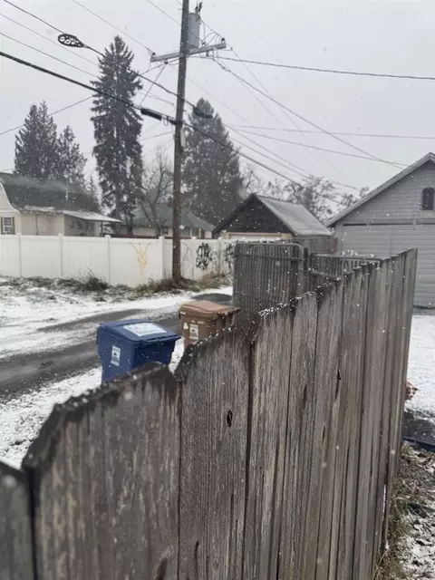 Exterior - 1030 E Sanson Ave, Spokane, WA 99207 photo 14 of 17