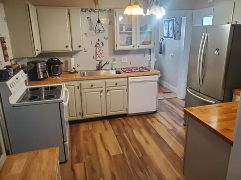 Kitchen - 1030 E Sanson Ave, Spokane, WA 99207 photo 1 of 1