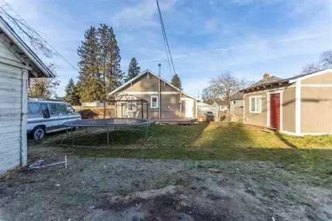 Exterior - 1030 E Sanson Ave, Spokane, WA 99207 photo 6 of 17