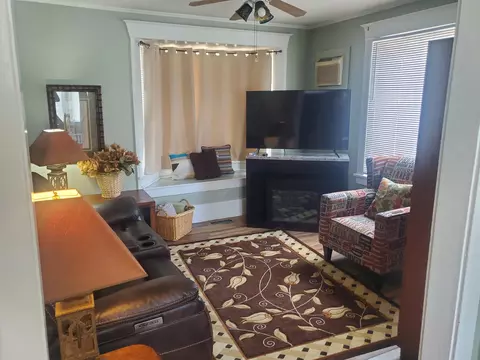 Living - 1030 E Sanson Ave, Spokane, WA 99207 photo 1 of 3