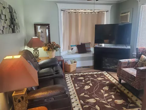 Living - 1030 E Sanson Ave, Spokane, WA 99207 photo 2 of 3