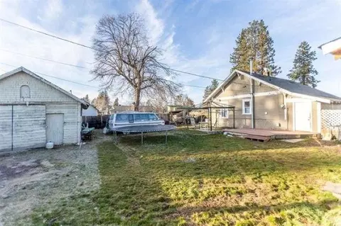 Exterior - 1030 E Sanson Ave, Spokane, WA 99207 photo 5 of 17