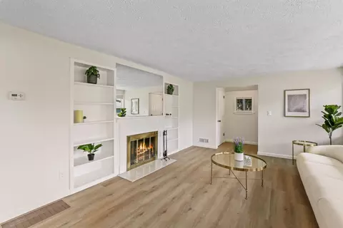Living - 1007 E 40 Ave, Spokane, WA 99203 photo 1 of 3