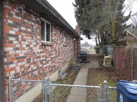557 E Broad Ave, Spokane, WA 99203 photo 2