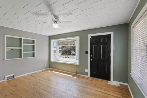 Living - 923 E Nebraska Ave, Spokane, WA 99208 photo 1 of 5