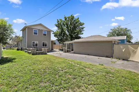 Exterior - 923 E Nebraska Ave, Spokane, WA 99208 photo 3 of 7