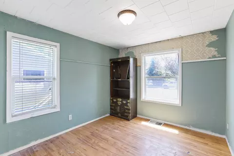 Bedroom - 923 E Nebraska Ave, Spokane, WA 99208 photo 1 of 2