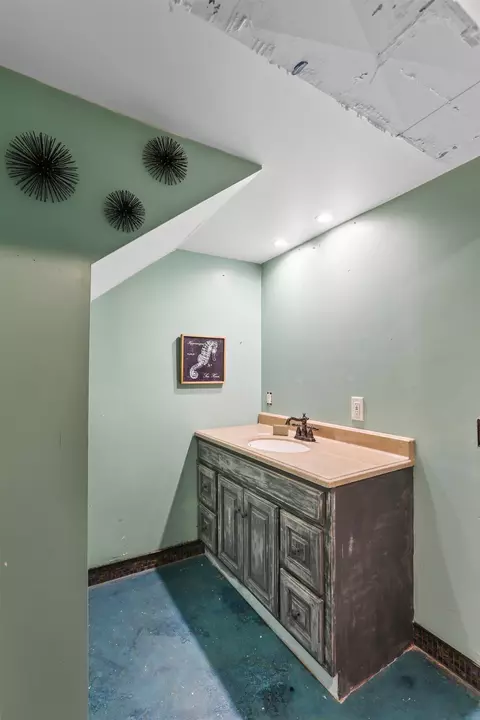 Bath - 923 E Nebraska Ave, Spokane, WA 99208 photo 3 of 4