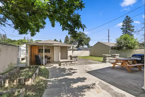 Exterior - 923 E Nebraska Ave, Spokane, WA 99208 photo 6 of 7