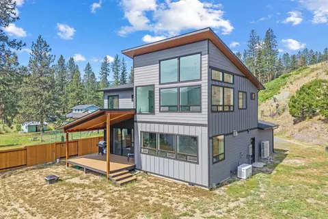 18 Little Joes Rd, Kettle Falls, WA 99141