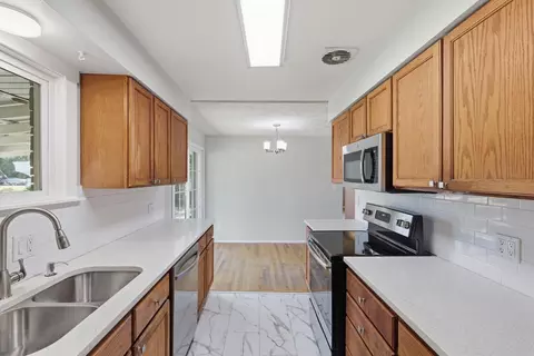 Kitchen - 7525 E Baldwin Ave, Spokane Valley, WA 99212 photo 2 of 5