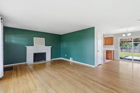 Living - 7525 E Baldwin Ave, Spokane Valley, WA 99212 photo 4 of 9