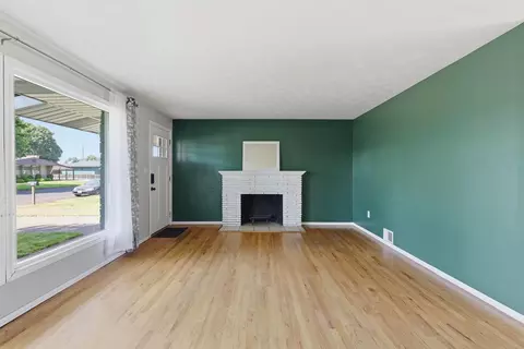 Living - 7525 E Baldwin Ave, Spokane Valley, WA 99212 photo 2 of 9