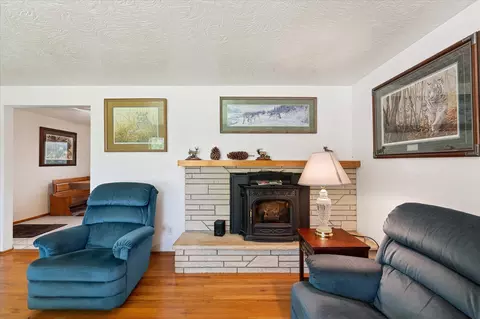 Living - 10820 E 18th Ave, Spokane Valley, WA 99206 photo 2 of 4