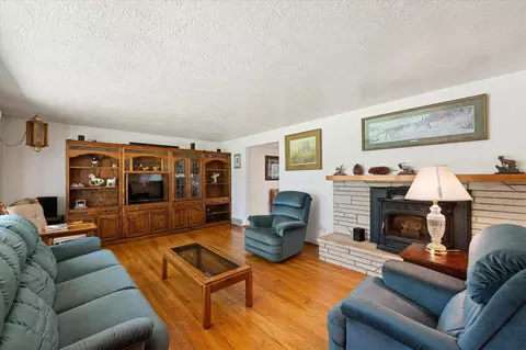 Living - 10820 E 18th Ave, Spokane Valley, WA 99206 photo 3 of 4