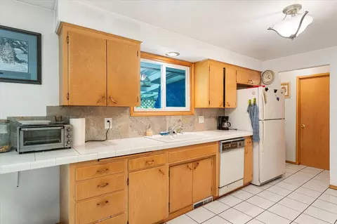 Kitchen - 10820 E 18th Ave, Spokane Valley, WA 99206 photo 2 of 5