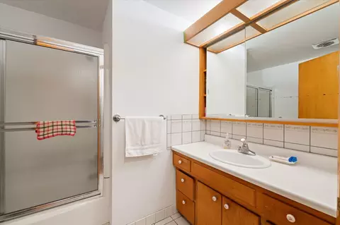 Bath - 10820 E 18th Ave, Spokane Valley, WA 99206 photo 3 of 3