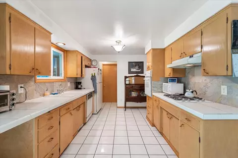Kitchen - 10820 E 18th Ave, Spokane Valley, WA 99206 photo 1 of 5