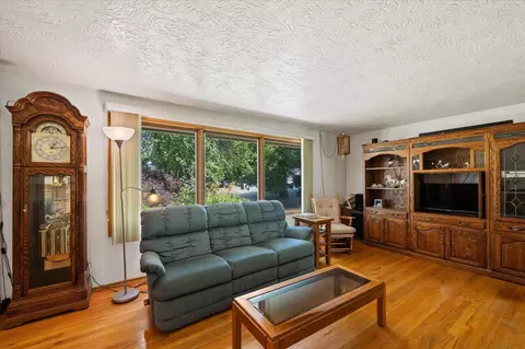 Living - 10820 E 18th Ave, Spokane Valley, WA 99206 photo 4 of 4