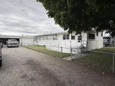 424 N Hodges Rd, Greenacres, WA 99016