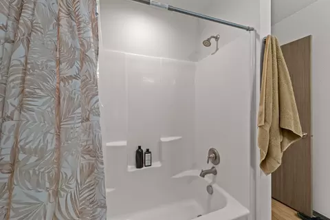 Bath - 419 E St, Deer Park, WA 99006 photo 3 of 4