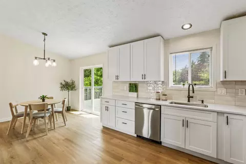 Kitchen - 12916 E Sharp Ave, Spokane Valley, WA 99216 photo 2 of 2