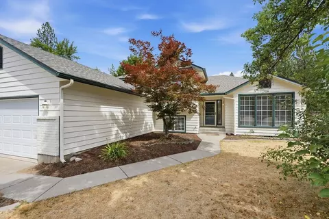 6004 W Wind River Dr, Spokane, WA 99208 photo 2