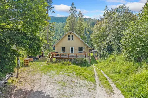 102 Washington St, Metaline Falls, WA 99153