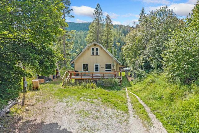 102 Washington St, Metaline Falls, WA 99153