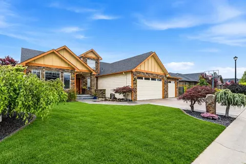 8604 E Black Oak Ln, Spokane, WA 99217