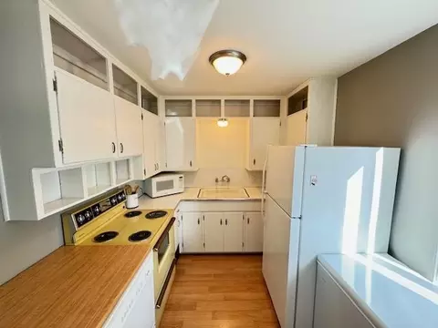 Kitchen - 528 E Joseph Ave, Spokane, WA 99208 photo 1 of 2