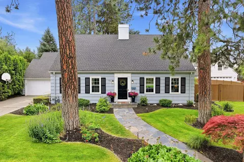 1204 E Overbluff Rd, Spokane, WA 99203 photo 2