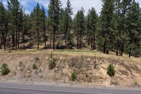 11 Nnn Nine Mile Rd, Nine Mile Falls, WA 99026