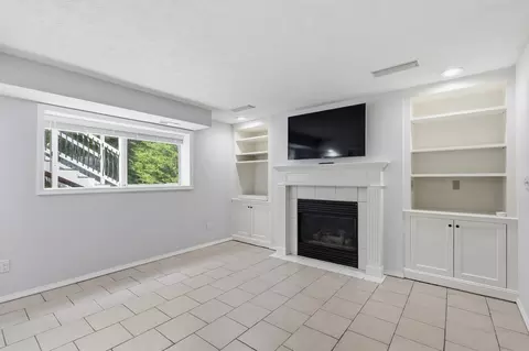 Living - 10207 N Arrowhead Dr, Spokane, WA 99208 photo 2 of 2
