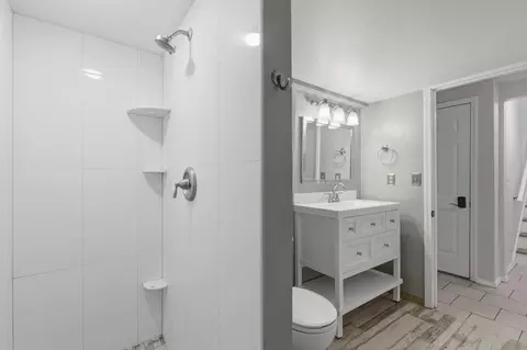 Bath - 10207 N Arrowhead Dr, Spokane, WA 99208 photo 3 of 3