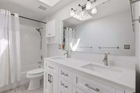 Bath - 10207 N Arrowhead Dr, Spokane, WA 99208 photo 1 of 3